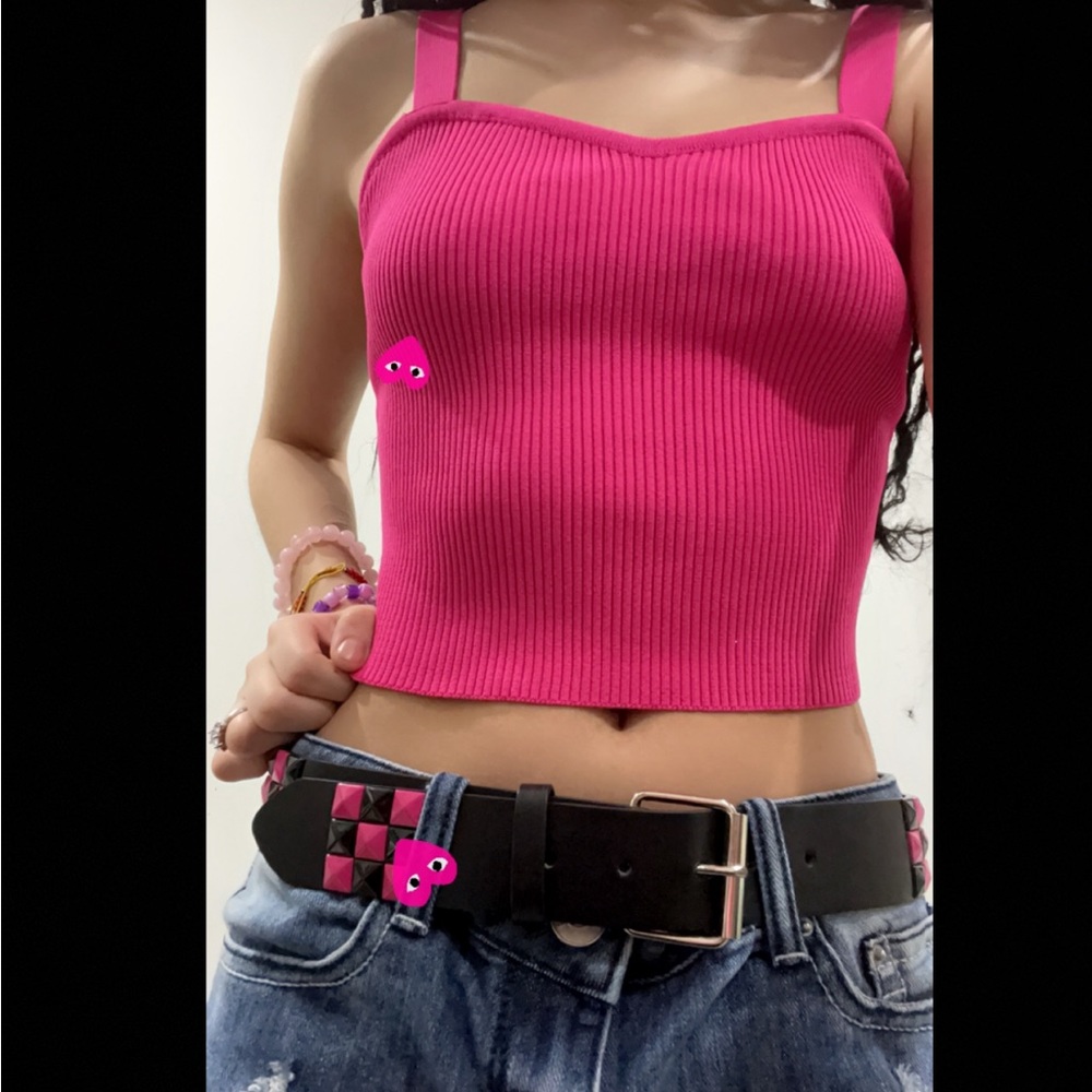 pink top